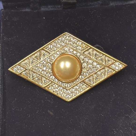 Swarovski S.A.L. Geometric Crystal Brooch Pin - Picture 3 of 6